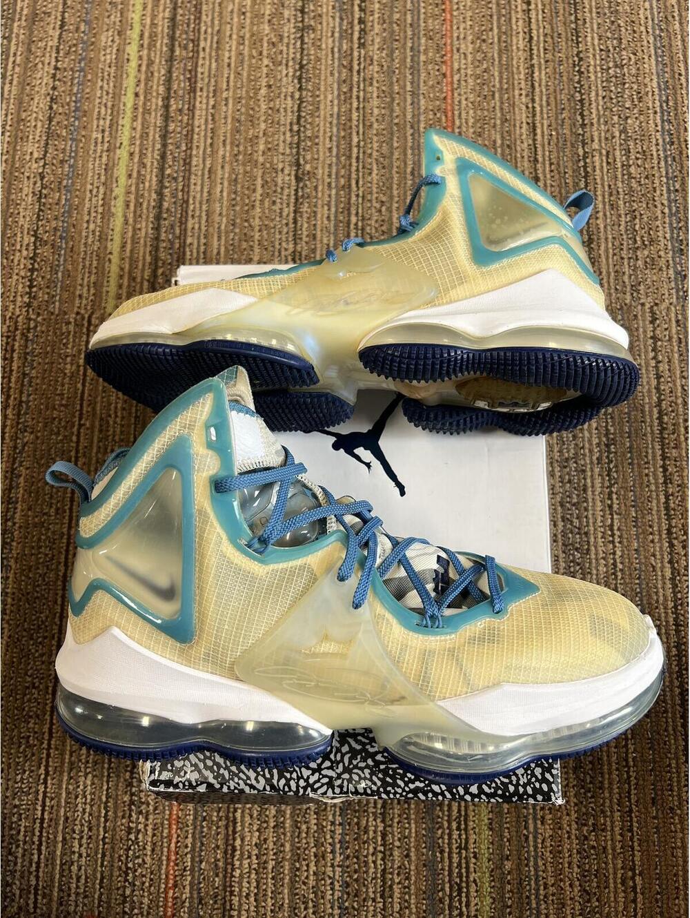 Space Jam x Nike LeBron 19 'Sweatsuit'